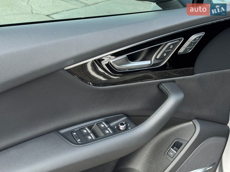 Позашляховик / Кросовер Audi Q7 2018 в Києві фото 31 Позашляховик / Кросовер Audi Q7 2018 в Києві