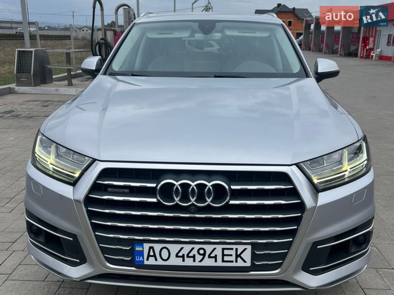 Внедорожник / Кроссовер Audi Q7 2016 в Хусте