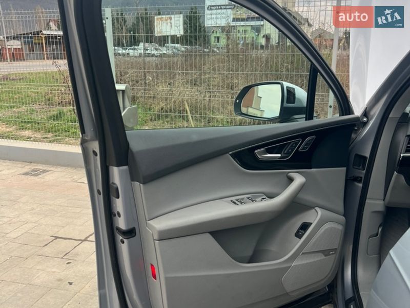 Внедорожник / Кроссовер Audi Q7 2016 в Хусте