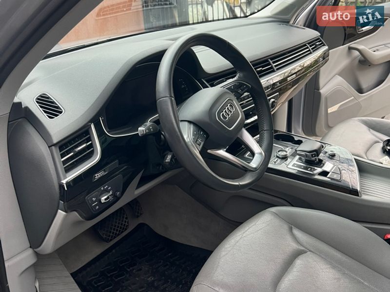Внедорожник / Кроссовер Audi Q7 2016 в Хусте