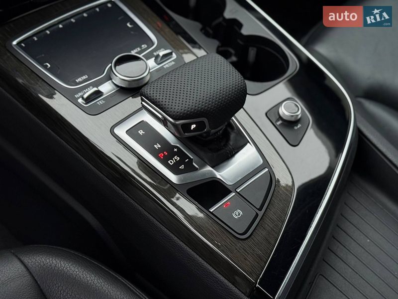 Внедорожник / Кроссовер Audi Q7 2015 в Киеве