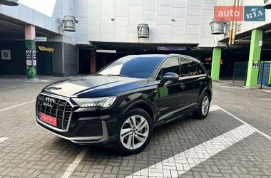 Позашляховик / Кросовер Audi Q7 2021 в Києві