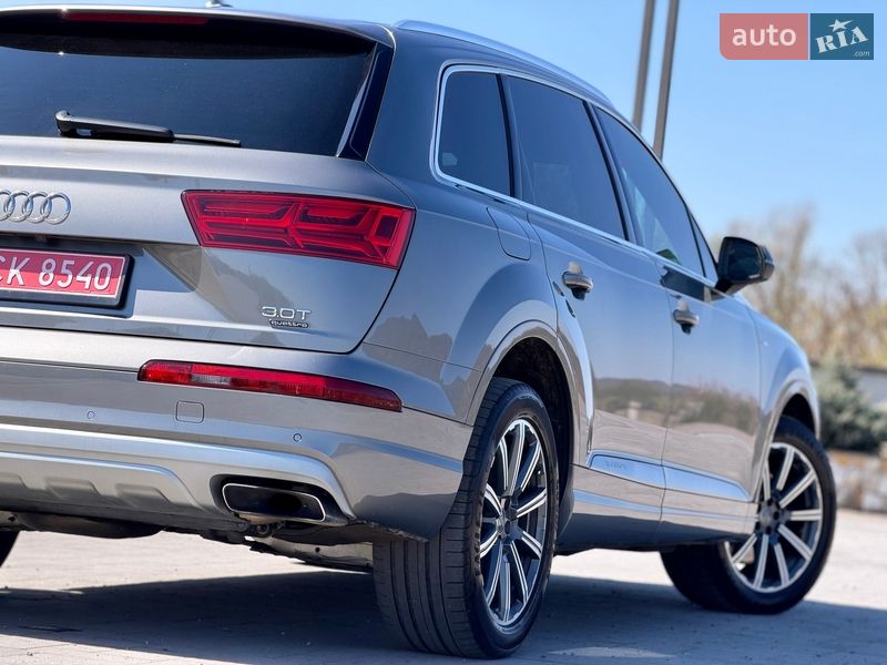 Внедорожник / Кроссовер Audi Q7 2017 в Хусте