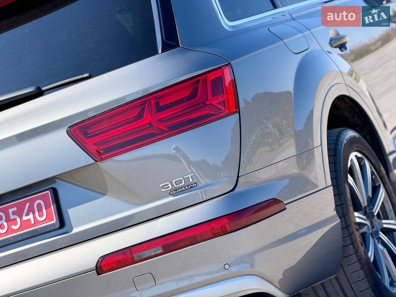 Внедорожник / Кроссовер Audi Q7 2017 в Хусте