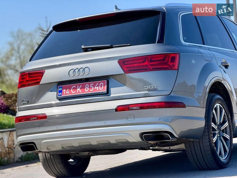 Внедорожник / Кроссовер Audi Q7 2017 в Хусте