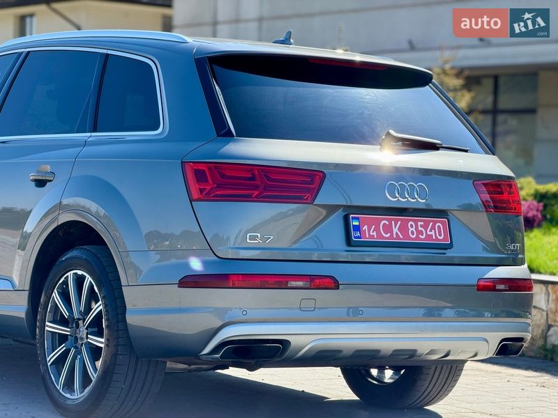 Внедорожник / Кроссовер Audi Q7 2017 в Хусте