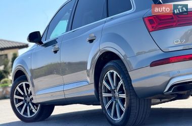 Внедорожник / Кроссовер Audi Q7 2017 в Хусте