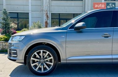 Внедорожник / Кроссовер Audi Q7 2017 в Хусте