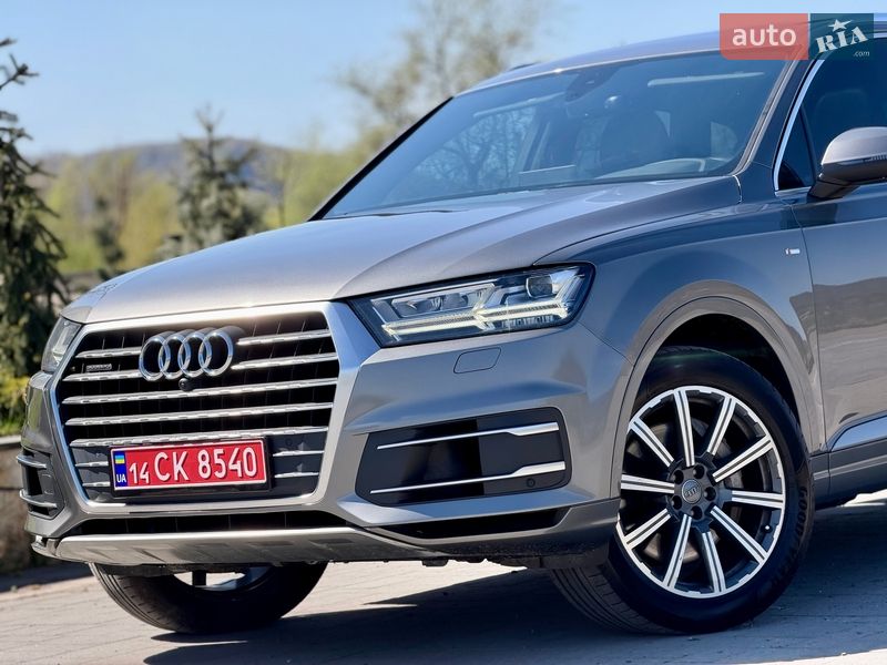 Внедорожник / Кроссовер Audi Q7 2017 в Хусте
