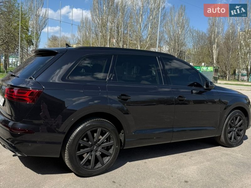 Позашляховик / Кросовер Audi Q7 2018 в Дніпрі