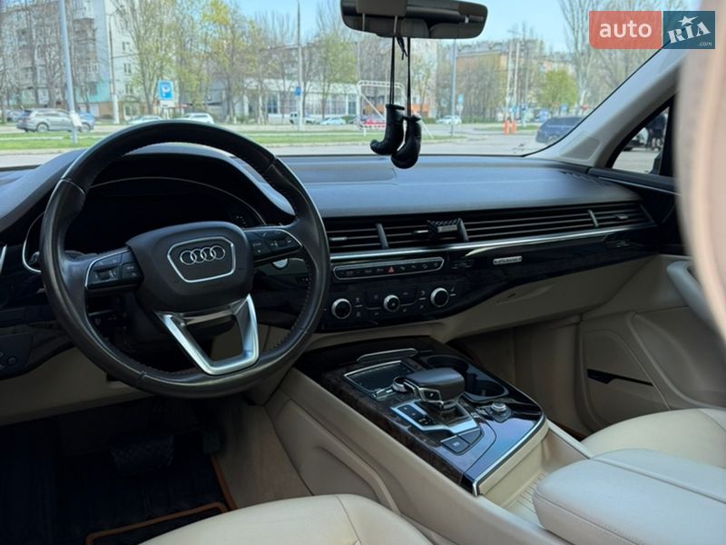 Позашляховик / Кросовер Audi Q7 2018 в Дніпрі