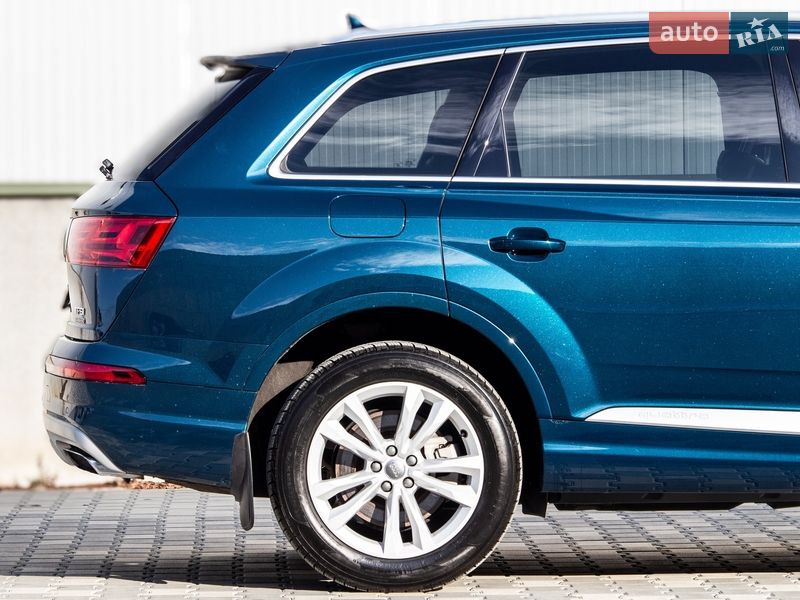 Позашляховик / Кросовер Audi Q7 2017 в Львові