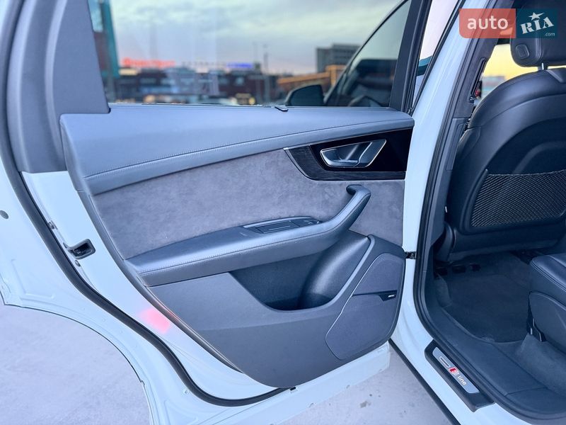 Позашляховик / Кросовер Audi Q7 2016 в Тернополі