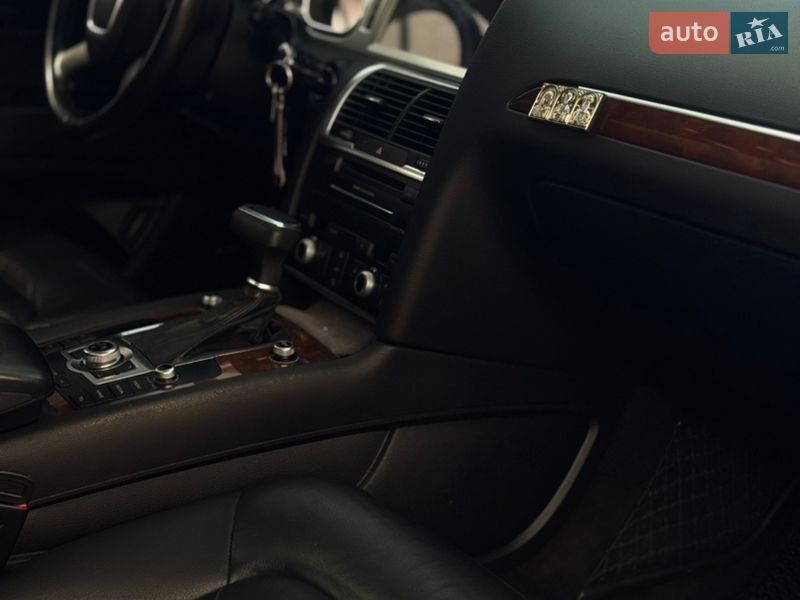 Позашляховик / Кросовер Audi Q7 2010 в Рівному