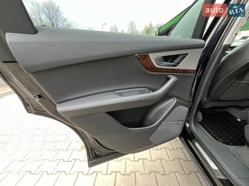 Позашляховик / Кросовер Audi Q7 2017 в Львові