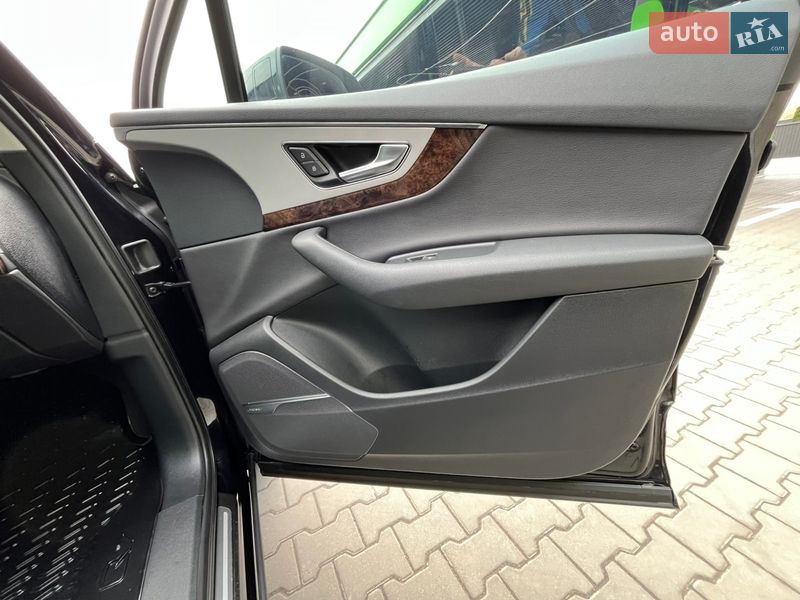 Позашляховик / Кросовер Audi Q7 2017 в Львові