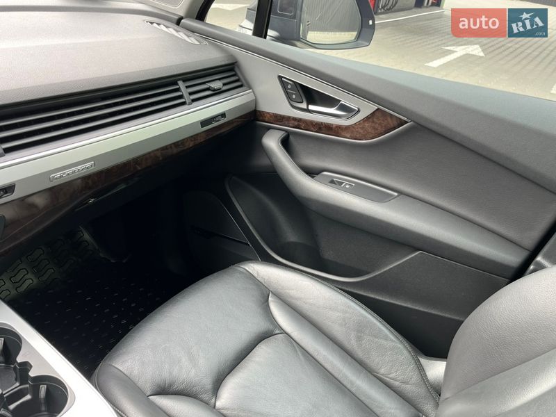 Позашляховик / Кросовер Audi Q7 2017 в Львові