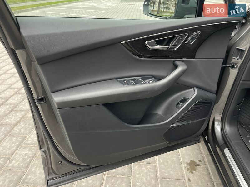 Внедорожник / Кроссовер Audi Q7 2021 в Ровно