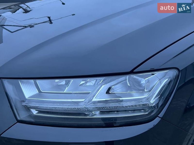 Позашляховик / Кросовер Audi Q7 2016 в Хусті
