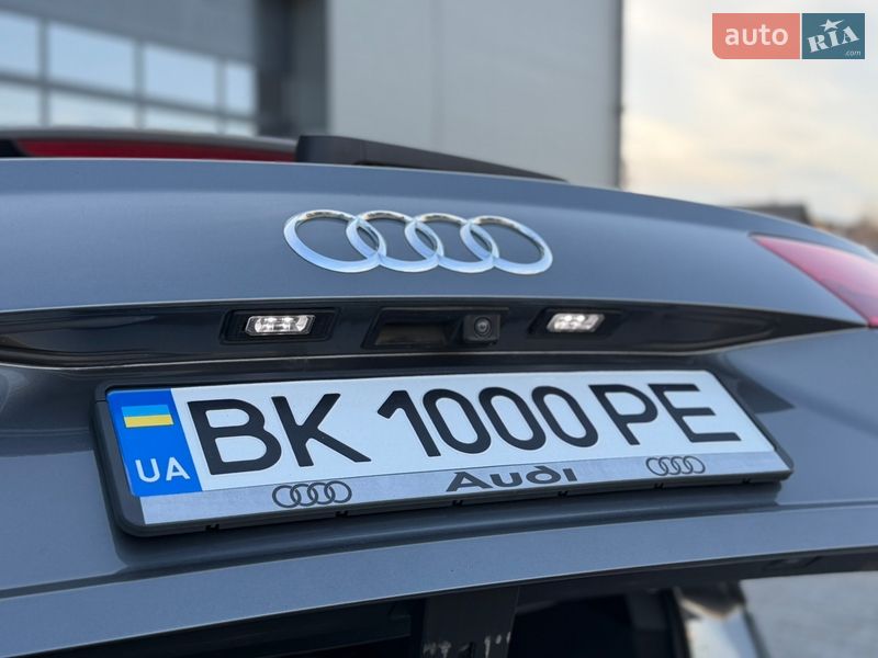 Позашляховик / Кросовер Audi Q7 2016 в Сарнах