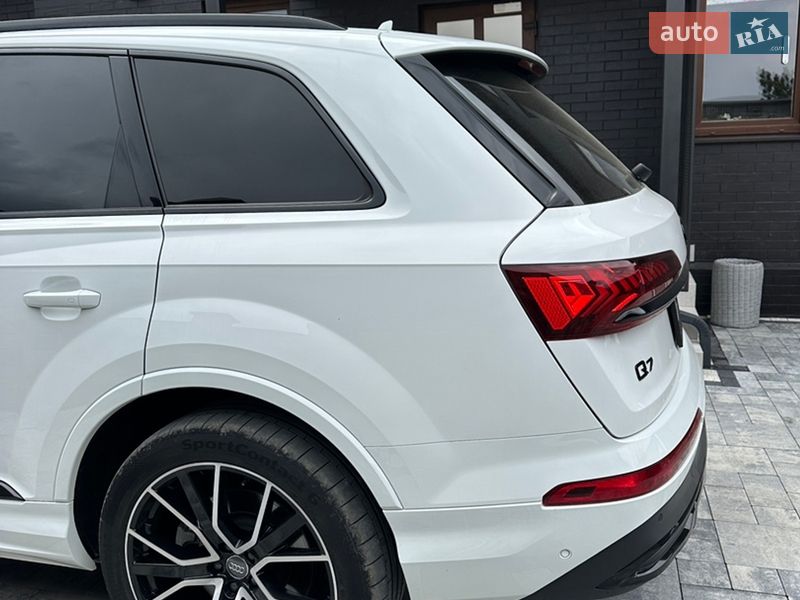 Позашляховик / Кросовер Audi Q7 2019 в Луцьку