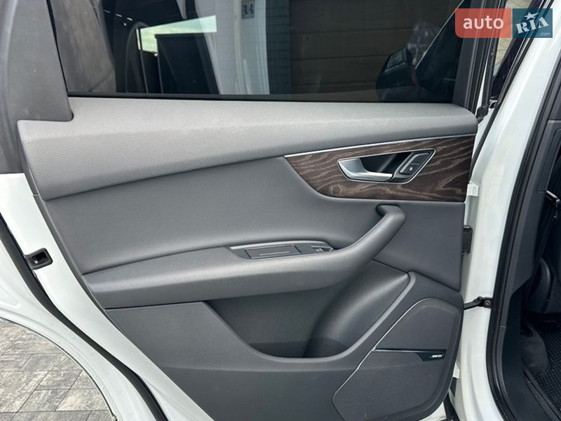 Позашляховик / Кросовер Audi Q7 2019 в Луцьку