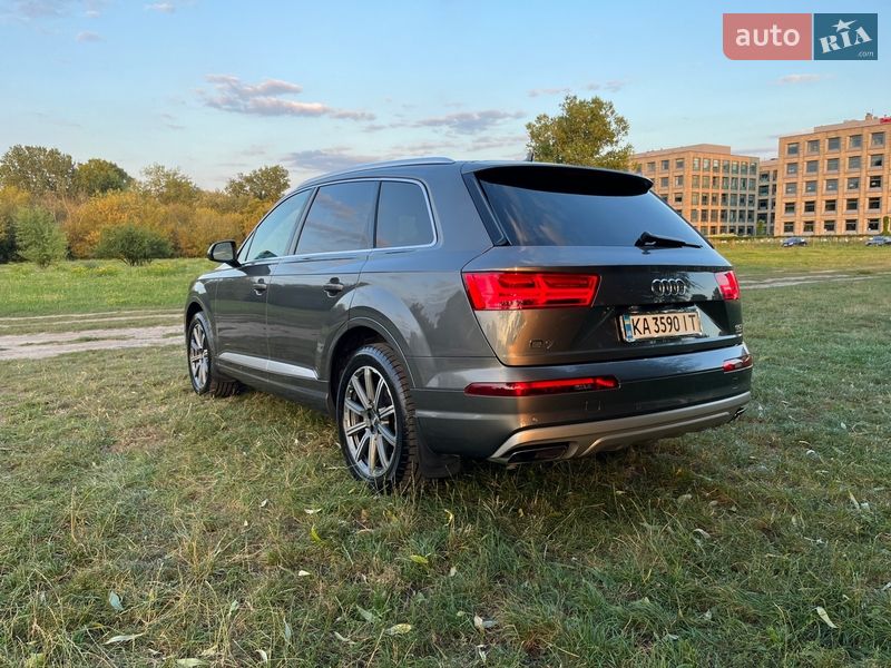 Позашляховик / Кросовер Audi Q7 2017 в Коростишеві