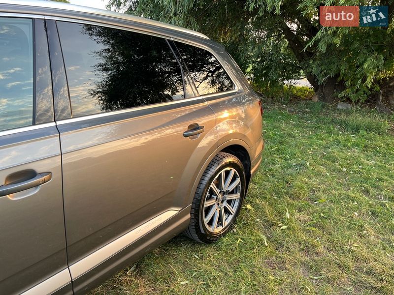 Позашляховик / Кросовер Audi Q7 2017 в Коростишеві
