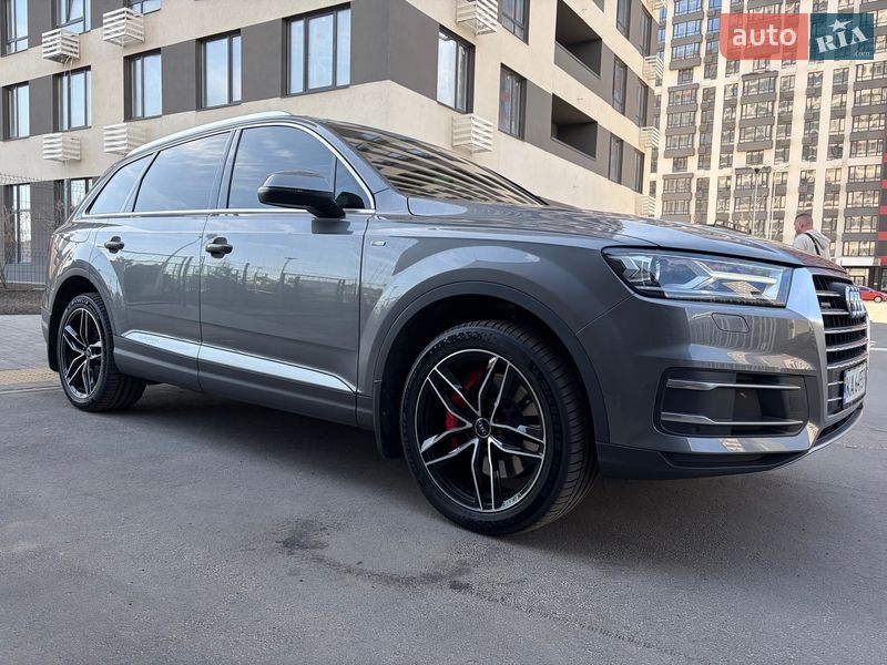 Внедорожник / Кроссовер Audi Q7 2016 в Киеве