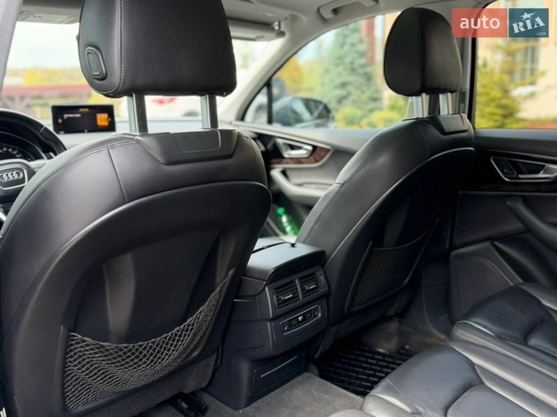 Внедорожник / Кроссовер Audi Q7 2016 в Дубно