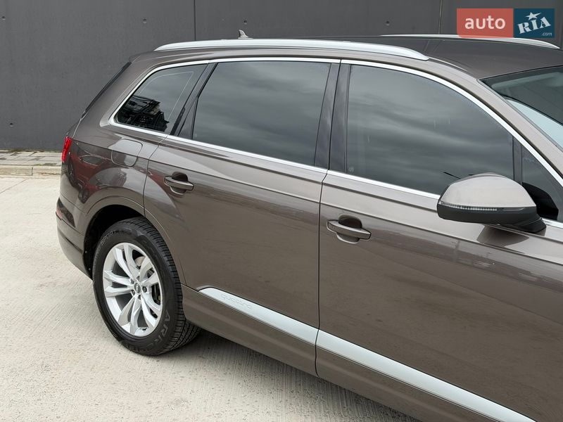Позашляховик / Кросовер Audi Q7 2017 в Києві