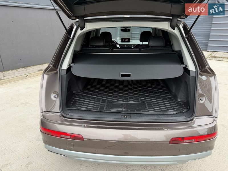 Позашляховик / Кросовер Audi Q7 2017 в Києві