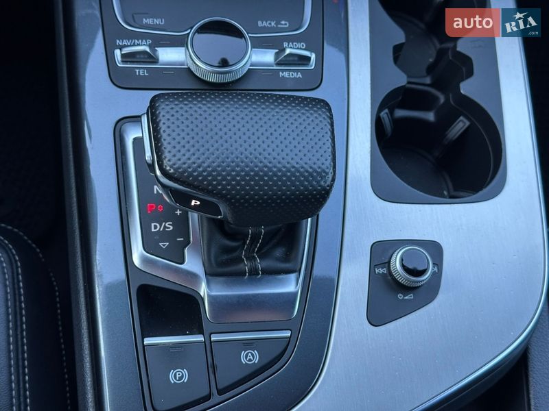 Позашляховик / Кросовер Audi Q7 2017 в Києві