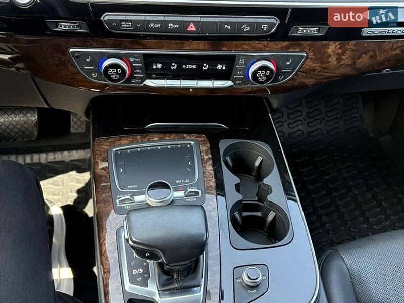 Внедорожник / Кроссовер Audi Q7 2017 в Ровно