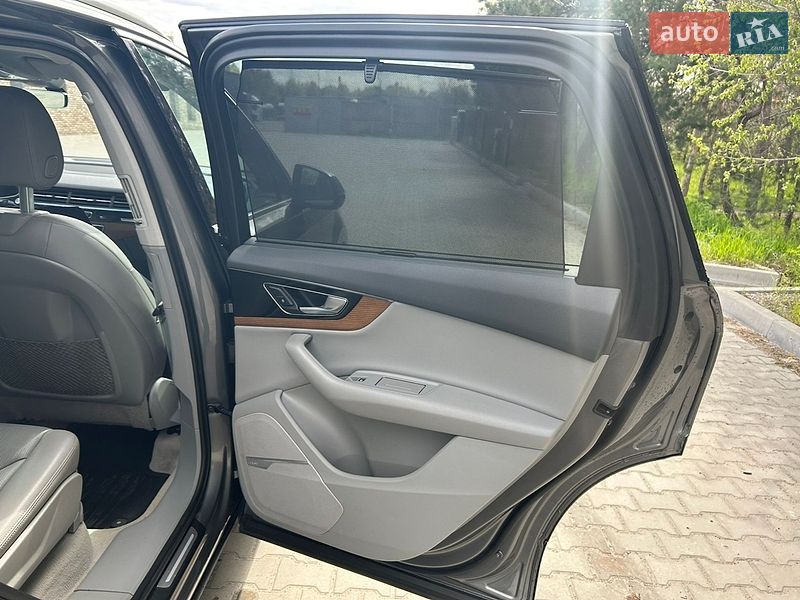 Внедорожник / Кроссовер Audi Q7 2016 в Днепре