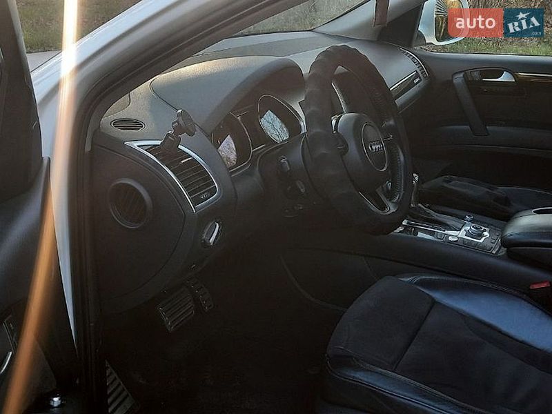 Позашляховик / Кросовер Audi Q7 2012 в Житомирі