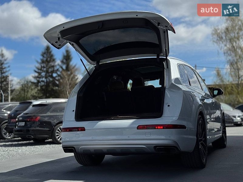 Внедорожник / Кроссовер Audi Q7 2016 в Ровно
