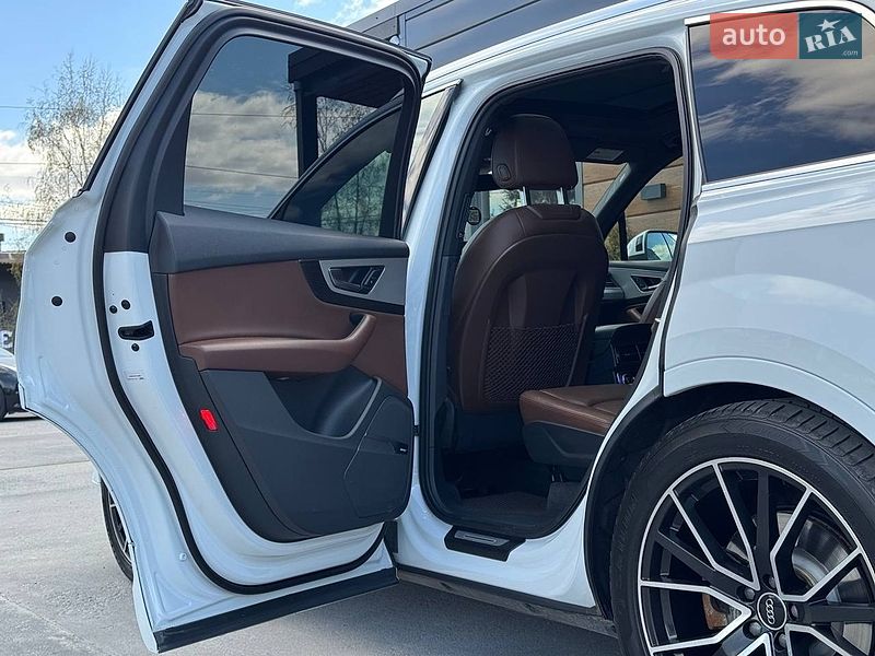 Внедорожник / Кроссовер Audi Q7 2016 в Ровно