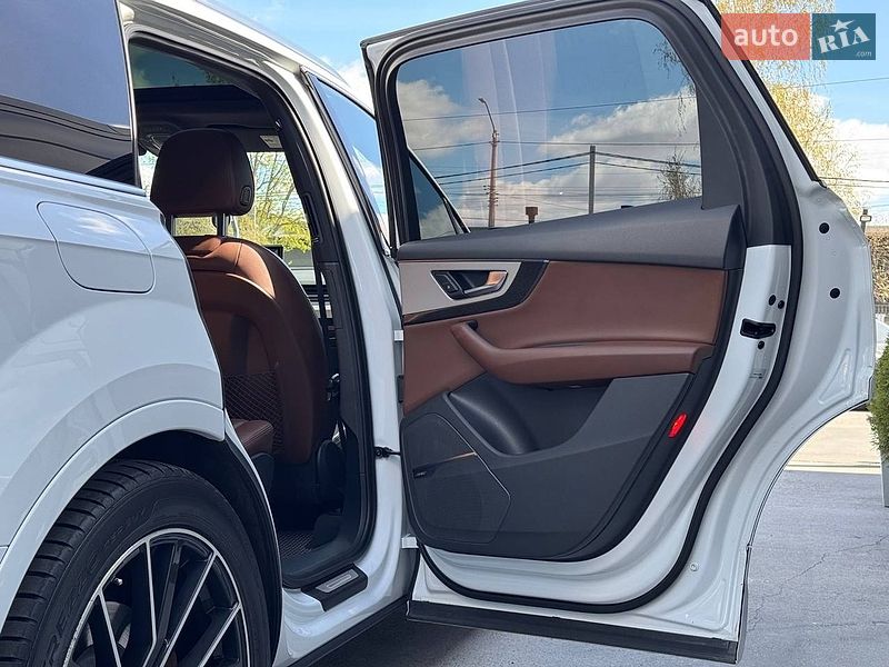 Внедорожник / Кроссовер Audi Q7 2016 в Ровно