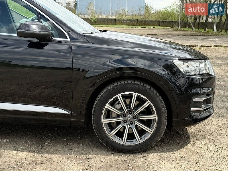 Внедорожник / Кроссовер Audi Q7 2017 в Черновцах