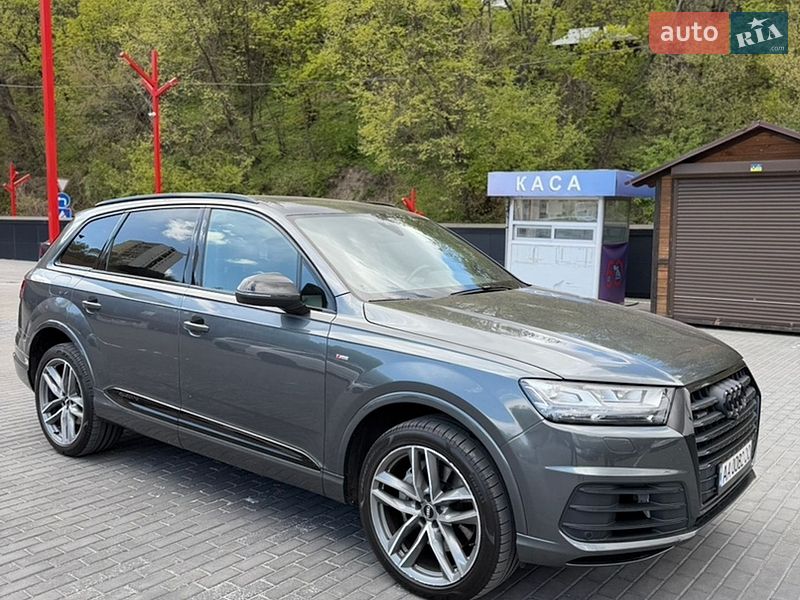 Позашляховик / Кросовер Audi Q7 2017 в Києві