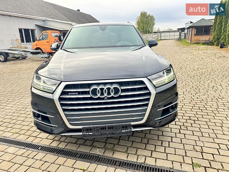 Позашляховик / Кросовер Audi Q7 2018 в Нововолинську