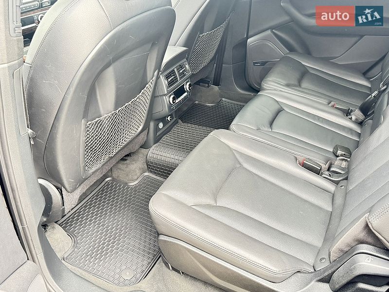 Позашляховик / Кросовер Audi Q7 2018 в Нововолинську