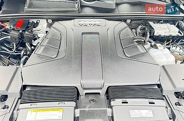 Позашляховик / Кросовер Audi Q7 2018 в Нововолинську