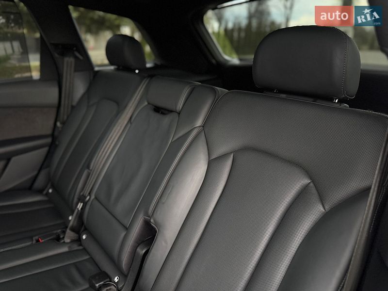 Внедорожник / Кроссовер Audi Q7 2017 в Дрогобыче