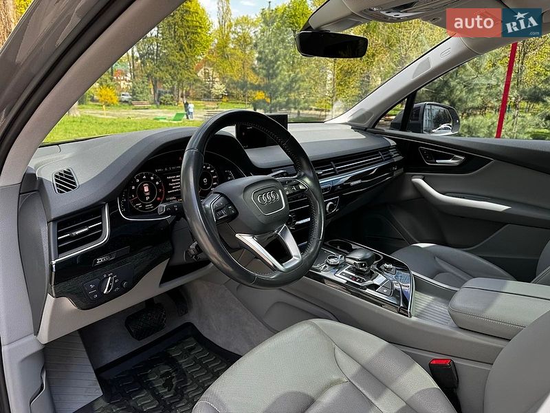 Позашляховик / Кросовер Audi Q7 2016 в Києві
