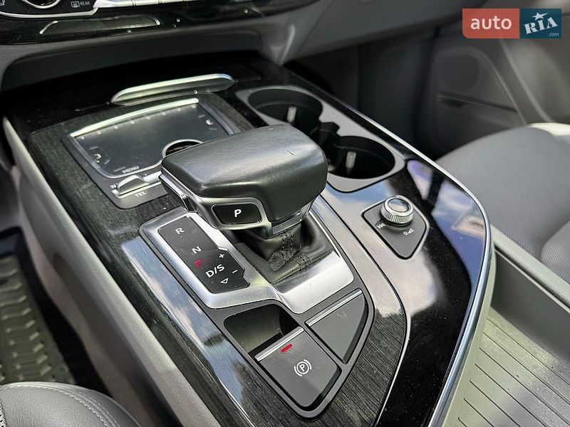 Позашляховик / Кросовер Audi Q7 2016 в Києві