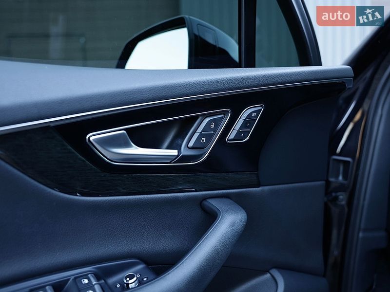Внедорожник / Кроссовер Audi Q7 2016 в Сарнах