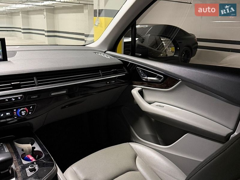 Позашляховик / Кросовер Audi Q7 2016 в Дніпрі