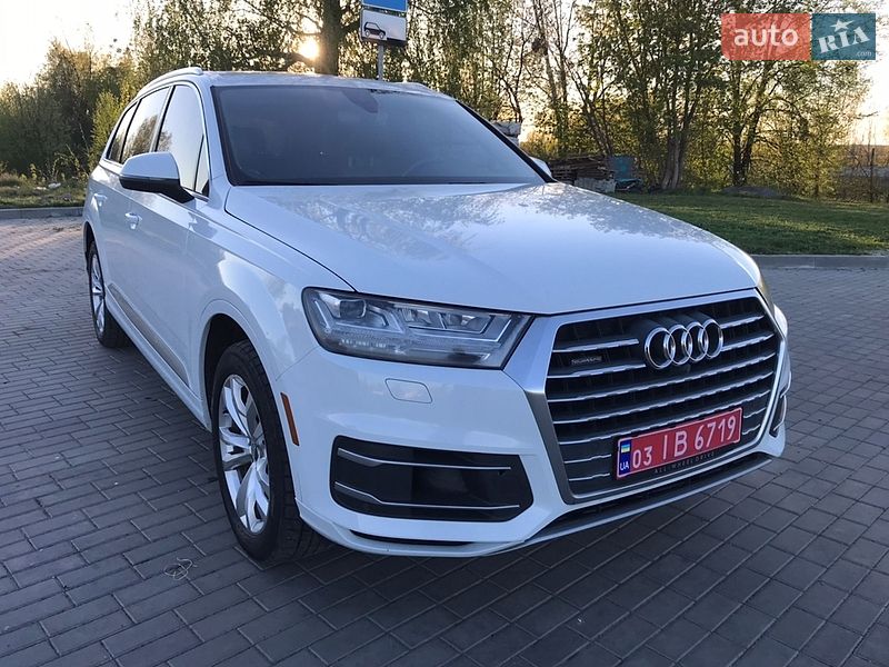 Внедорожник / Кроссовер Audi Q7 2017 в Сокале